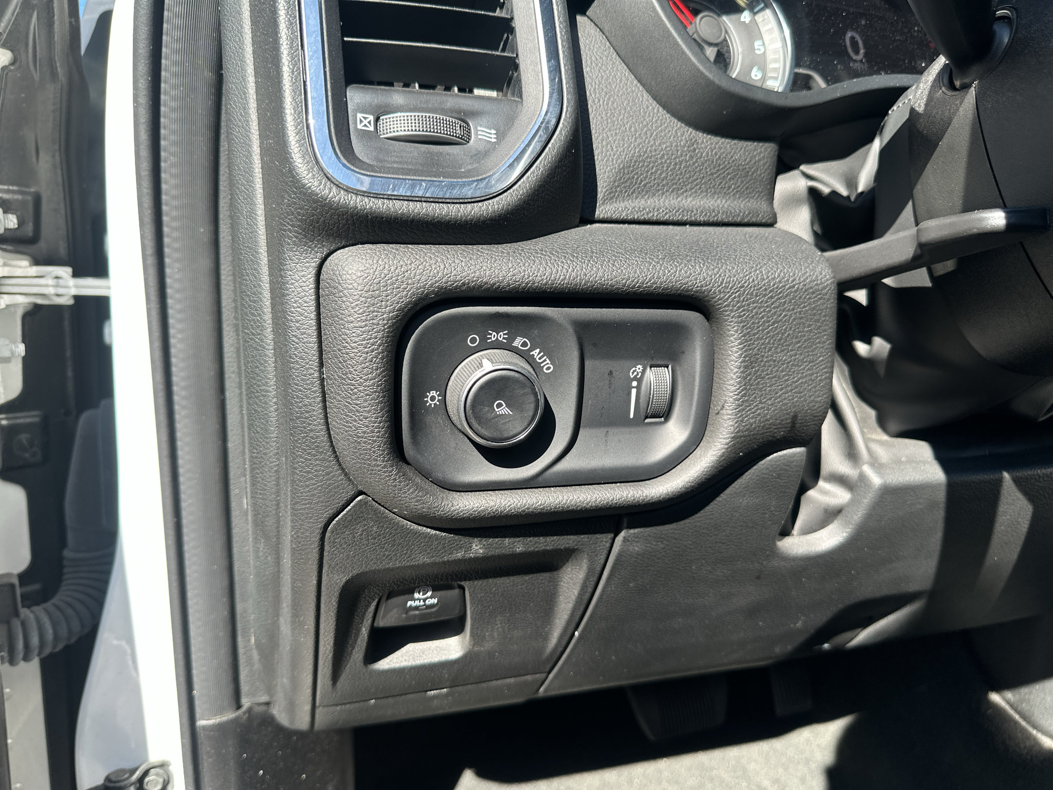 Used 2024 RAM 1500 Laramie RWD image 22