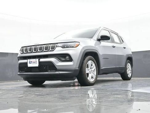 Used 2022 Jeep Compass Latitude FWD image 53