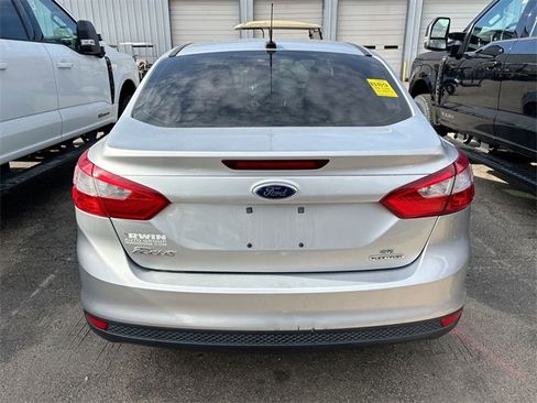 Used 2013 Ford Focus SE w/ SE Winter Pkg image 5