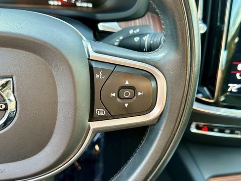 Used 2022 Volvo S60 B5 Inscription image 32