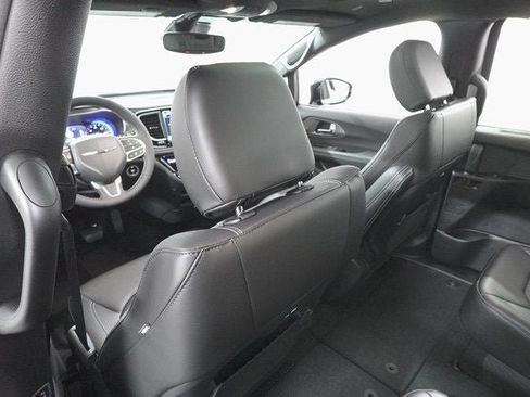New 2026 Chrysler Pacifica Select image 24