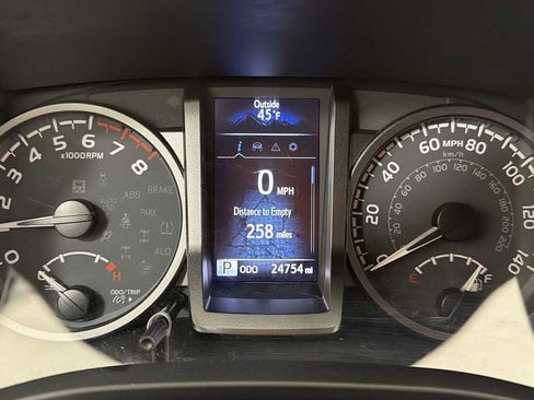 Certified 2023 Toyota Tacoma TRD Off-Road image 17