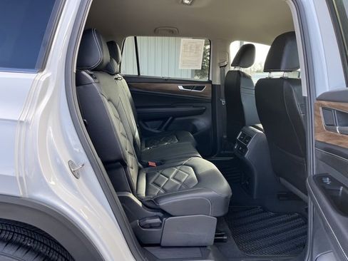 Used 2025 Volkswagen Atlas SE image 30