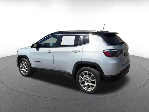 Used 2025 Jeep Compass Limited AWD/4WD image 10