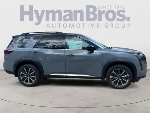 Used 2026 Nissan Pathfinder Platinum AWD/4WD image 2