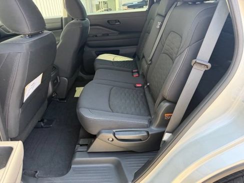 Used 2025 Nissan Pathfinder SV AWD/4WD image 12