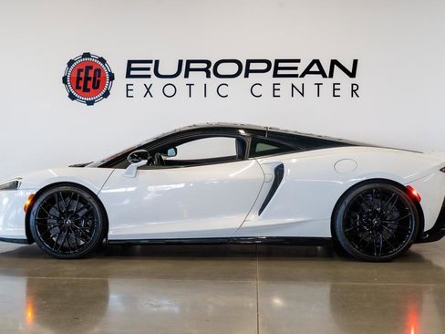 Used 2022 McLaren GT image 19
