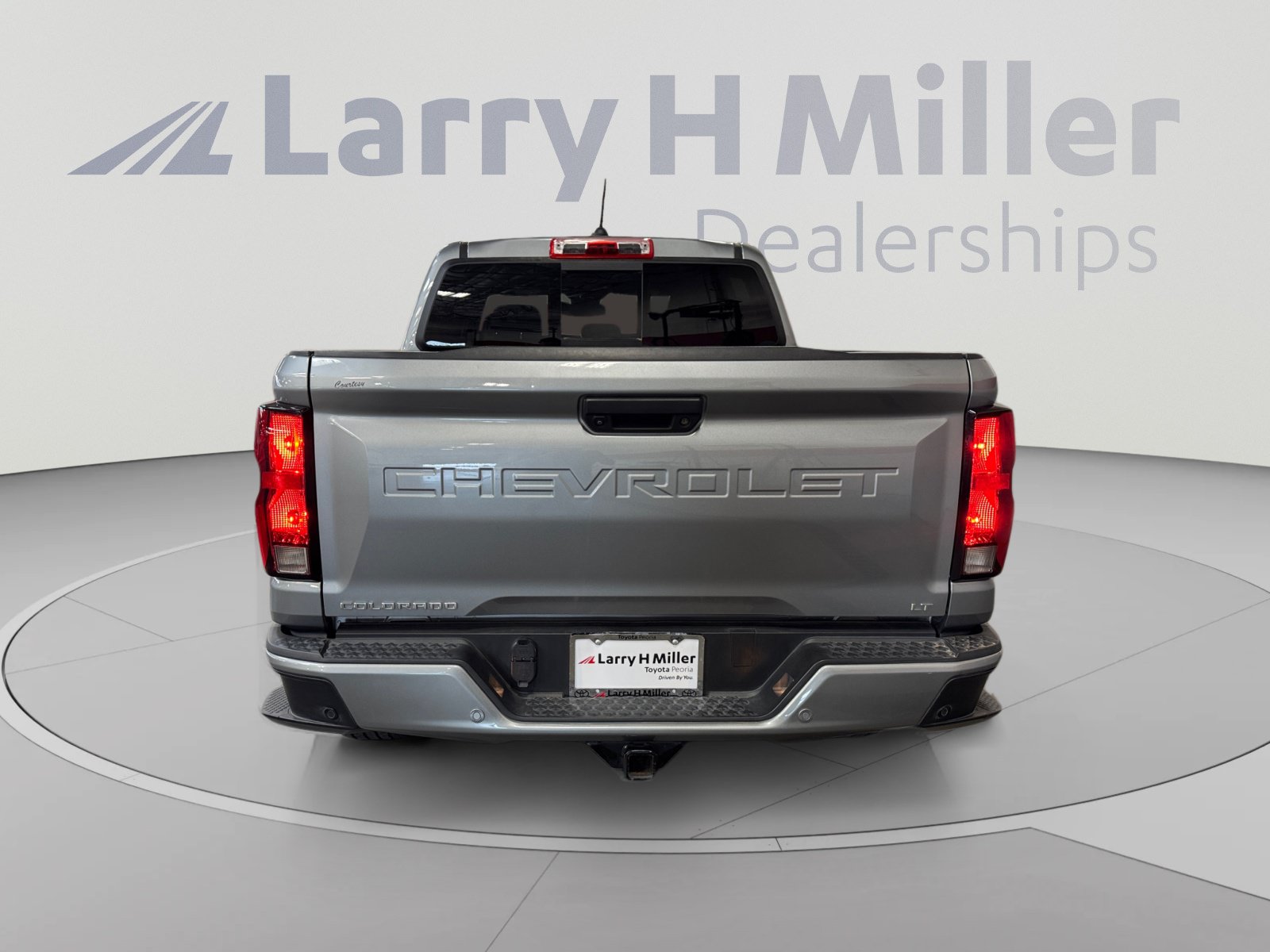 Used 2024 Chevrolet Colorado LT w/ LT Convenience Package II RWD image 4