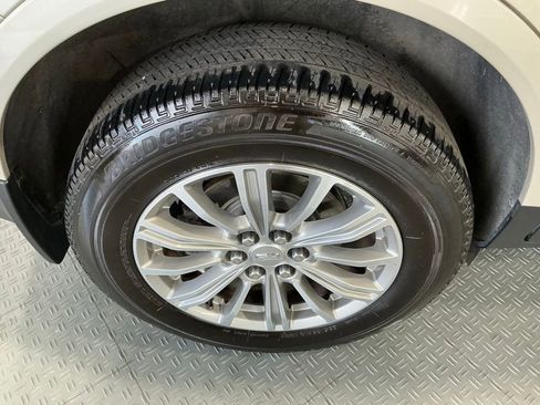 Used 2017 Cadillac XT5 Luxury w/ Driver Awareness Package FWD image 55