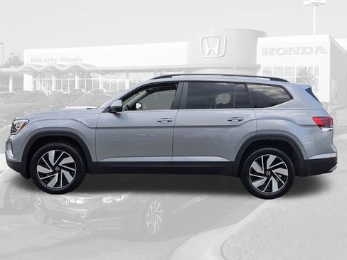 Used 2025 Volkswagen Atlas SE FWD image 2