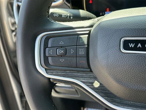 Used 2022 Jeep Wagoneer Series III AWD/4WD image 24