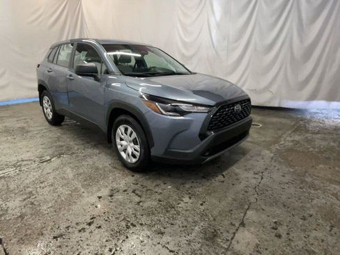 Used 2024 Toyota Corolla Cross L AWD/4WD image 2