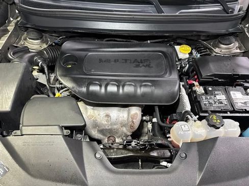 Used 2019 Jeep Cherokee Latitude w/ Popular Appearance Group AWD/4WD image 6
