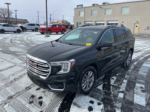 Certified 2022 GMC Terrain SLT w/ Infotainment Package II image 1