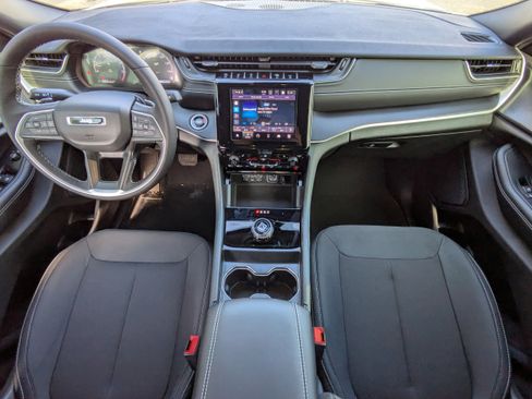 New 2025 Jeep Grand Cherokee Laredo image 16