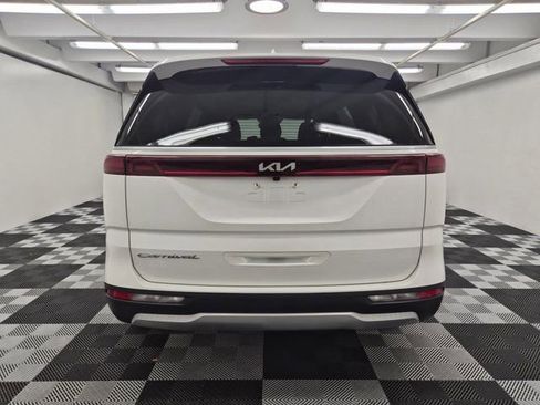 Used 2022 Kia Carnival LX FWD image 5
