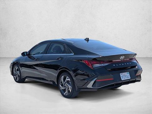 Used 2025 Hyundai Elantra SEL FWD image 7
