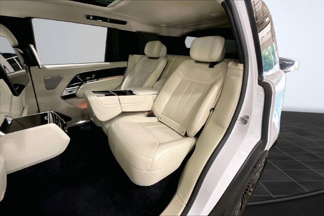 Used 2025 Land Rover Range Rover Long Wheelbase Autobiography AWD/4WD image 27
