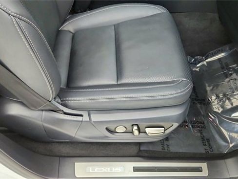 Used 2023 Lexus LX 600 4WD w/ Luxury Package image 22