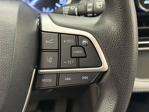 Used 2023 Toyota Highlander L FWD image 15