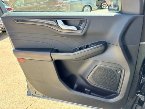 Used 2024 Ford Escape ST-Line w/ Tech Pack #1 AWD/4WD image 18