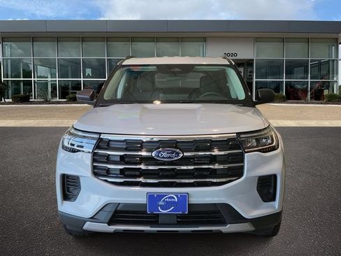 New 2026 Ford Explorer Active RWD image 2