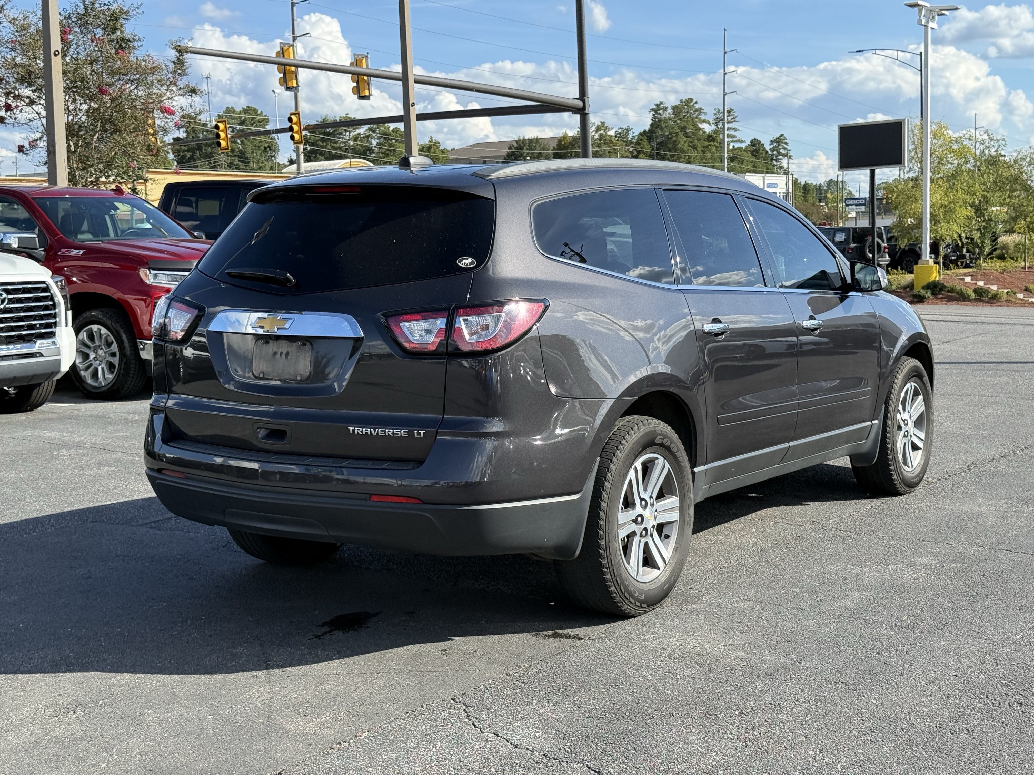 Used 2016 Chevrolet Traverse LT FWD image 11