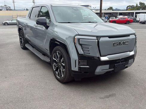 Used 2025 GMC Sierra EV Denali AWD/4WD image 3