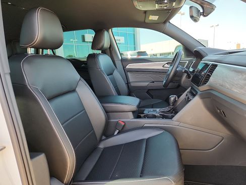 Used 2023 Volkswagen Atlas Cross Sport SE FWD image 14
