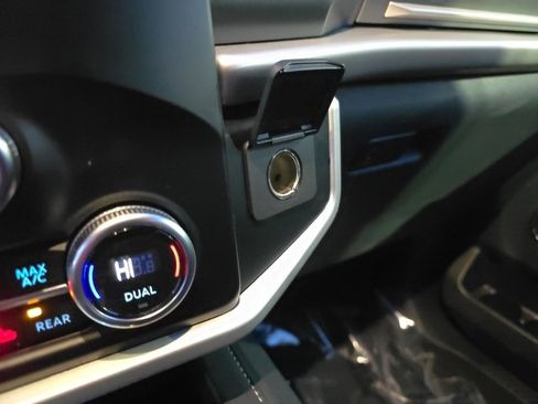 Certified 2024 Ford Expedition XLT image 24