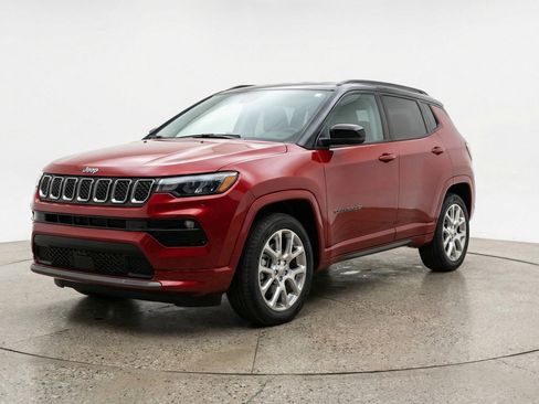Used 2025 Jeep Compass Limited AWD/4WD image 3