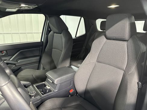 Used 2025 Toyota 4Runner SR5 AWD/4WD image 19