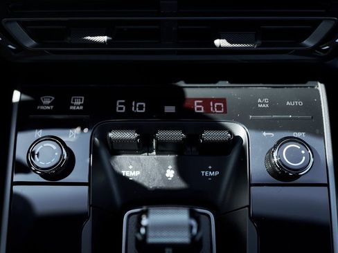 Used 2024 Porsche 911 Carrera 4S w/ Premium Package image 65