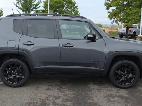 Certified 2023 Jeep Renegade Altitude w/ Sun/Sound Group AWD/4WD image 9