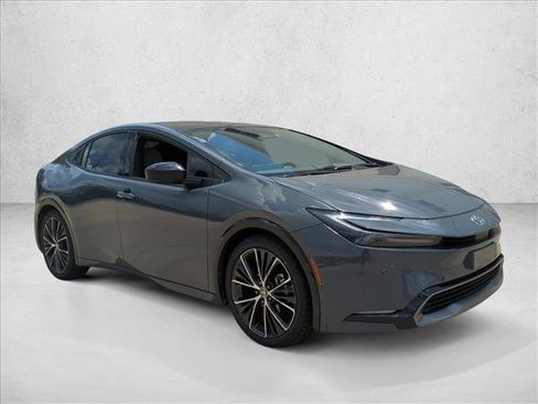Certified 2024 Toyota Prius XLE FWD image 3