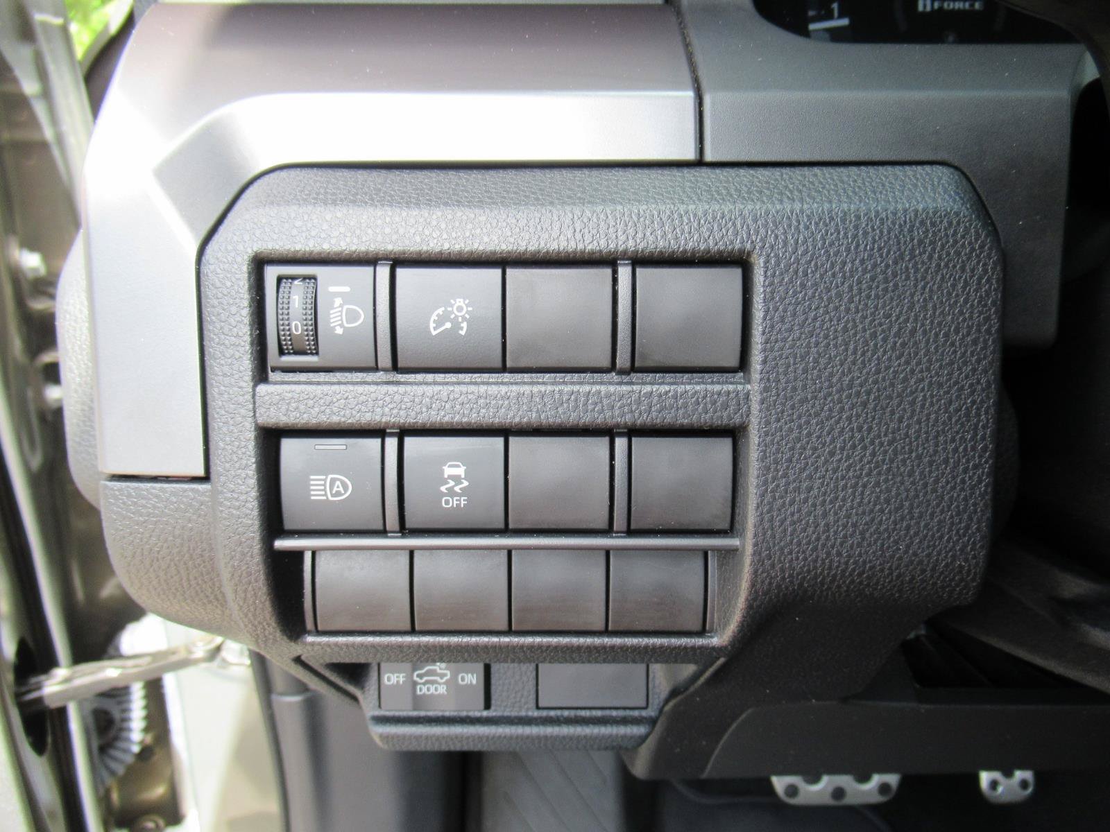 Used 2025 Toyota Tacoma TRD Sport AWD/4WD image 19