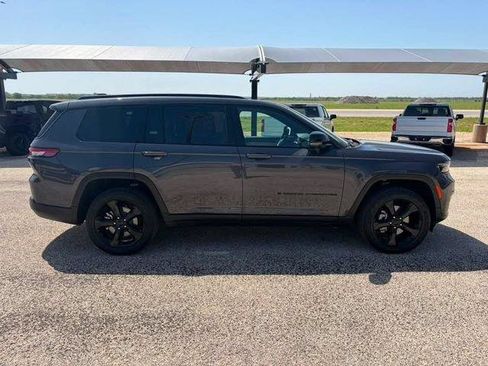 Used 2025 Jeep Grand Cherokee L Limited w/ Luxury Tech Group II AWD/4WD image 4