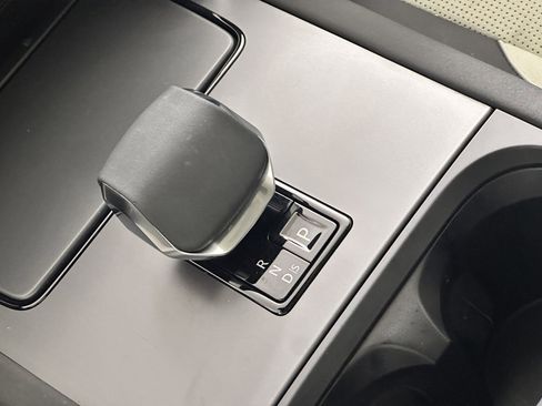 Used 2024 Land Rover Discovery Sport S image 23