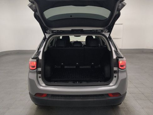 Used 2018 Jeep Compass Latitude w/ Popular Equipment Group FWD image 29