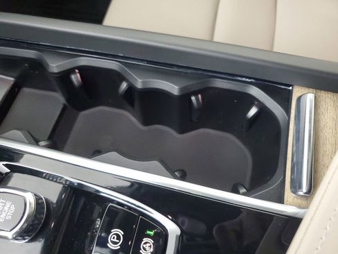 Used 2026 Volvo XC60 B5 Plus w/ Protection Package Premier image 31