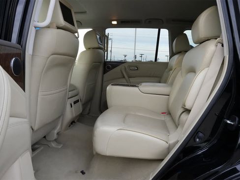 Used 2016 INFINITI QX80 w/ Driver's Assistance Package image 19