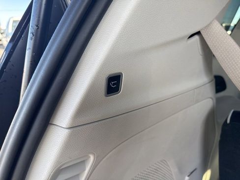 Used 2022 Chrysler Pacifica Limited image 8