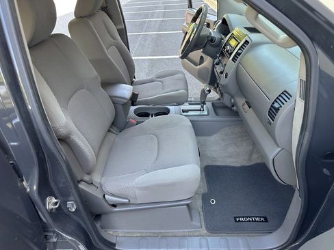 Used 2012 Nissan Frontier SV AWD/4WD image 23