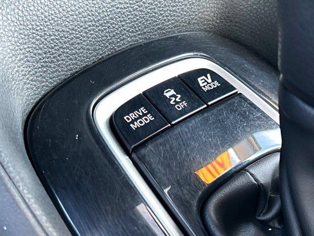 Used 2025 Toyota Corolla LE AWD/4WD image 43