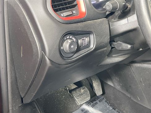 Used 2022 Jeep Renegade Trailhawk AWD/4WD image 10