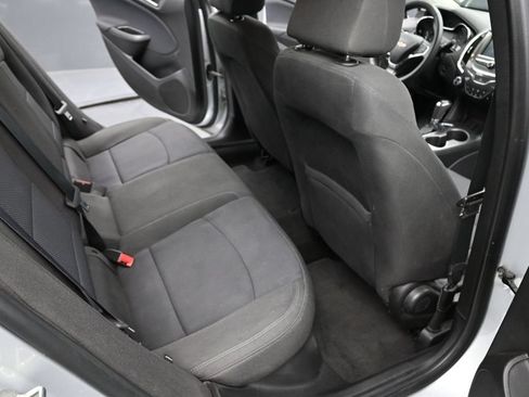 Used 2018 Chevrolet Cruze LT w/ Convenience Package FWD image 18