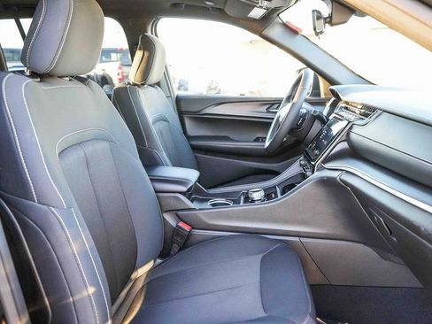 Certified 2025 Jeep Grand Cherokee Laredo X w/ Luxury Tech Group I image 17