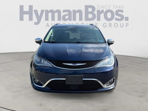 Used 2018 Chrysler Pacifica Limited w/ Tire & Wheel Group FWD image 8