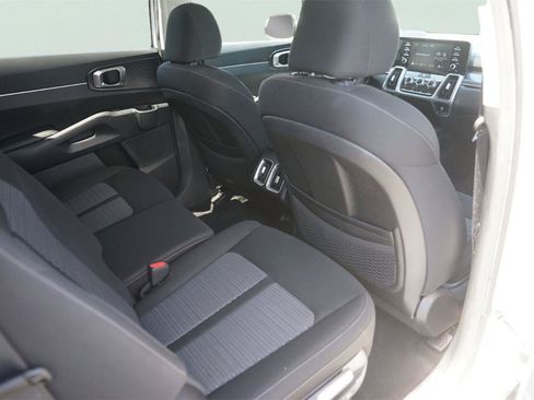 Used 2023 Kia Sorento LX FWD image 14