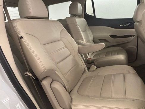 Used 2022 GMC Acadia Denali w/ Denali Ultimate Package image 17